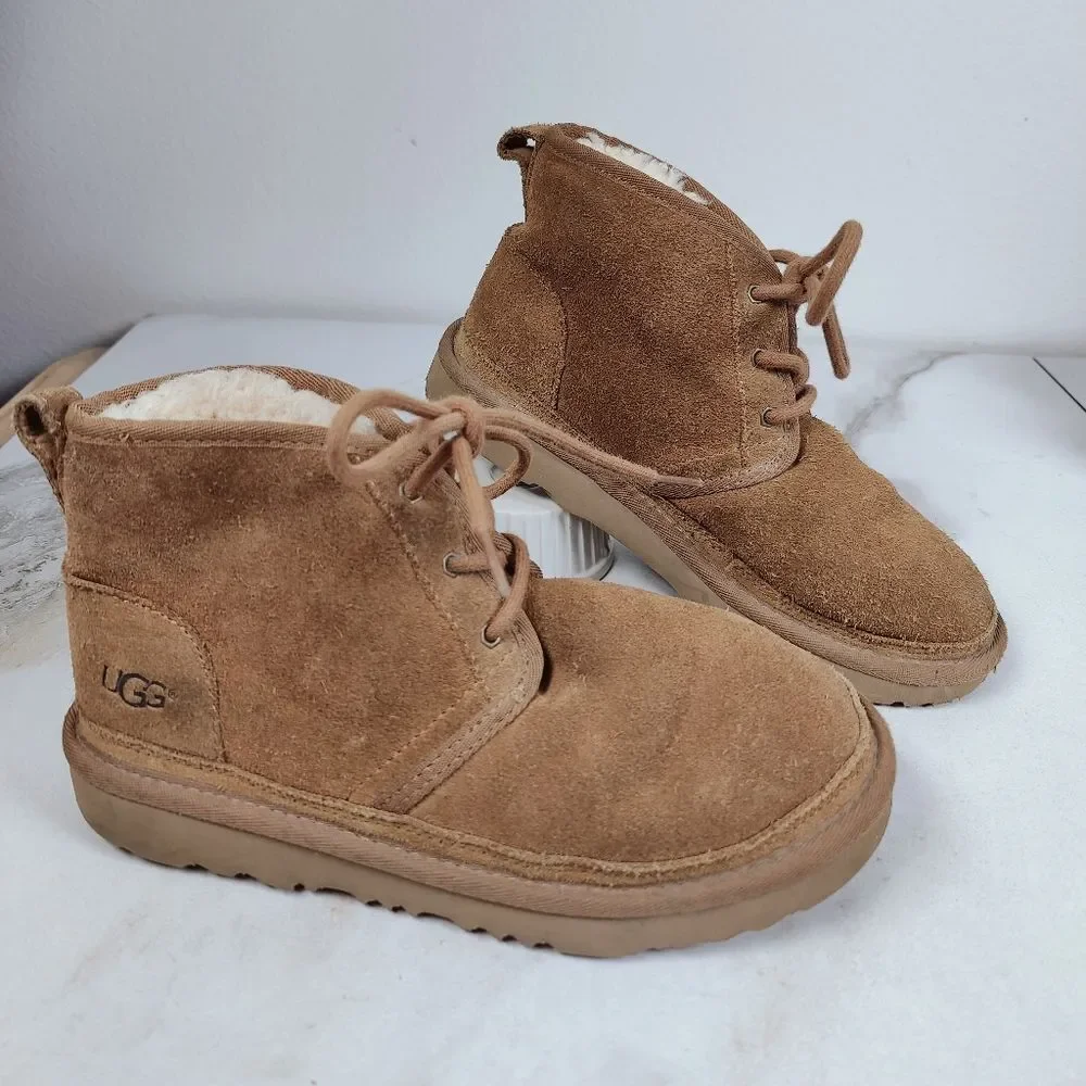 UGG Boys' Neumel II Tan Suede Shearling Winter Chukka Ankle Boots, Sz 4